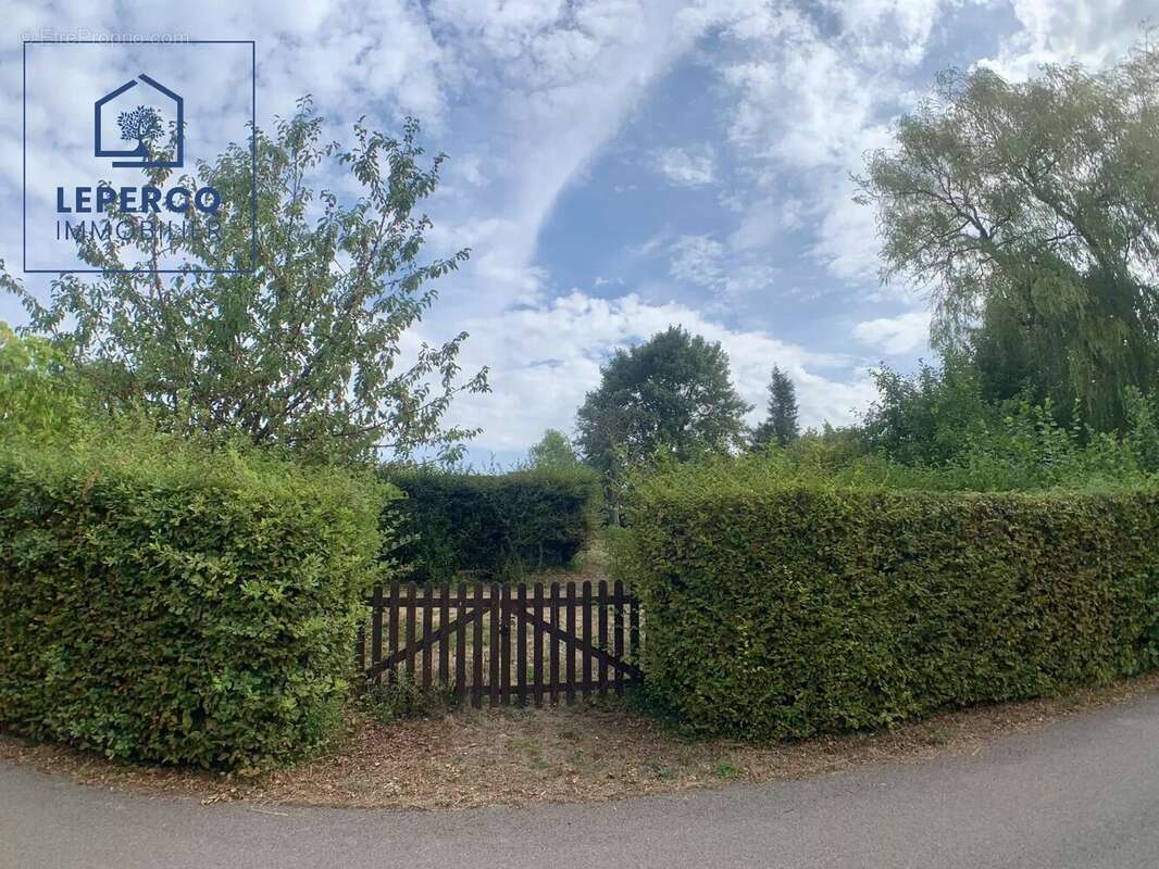 Terrain à VILLERS-COTTERETS