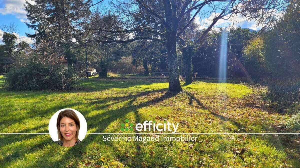 Terrain à PONTCHARRA-SUR-TURDINE