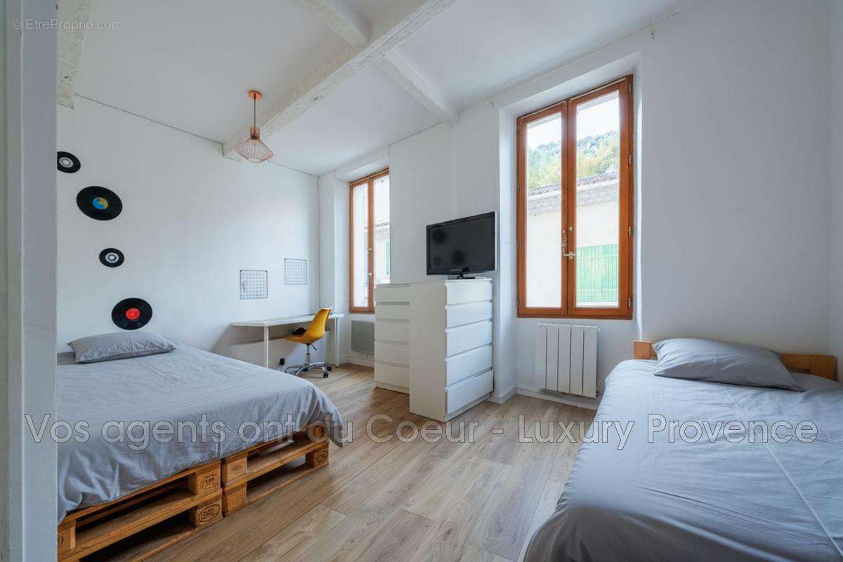 Maison à SIMIANE-COLLONGUE