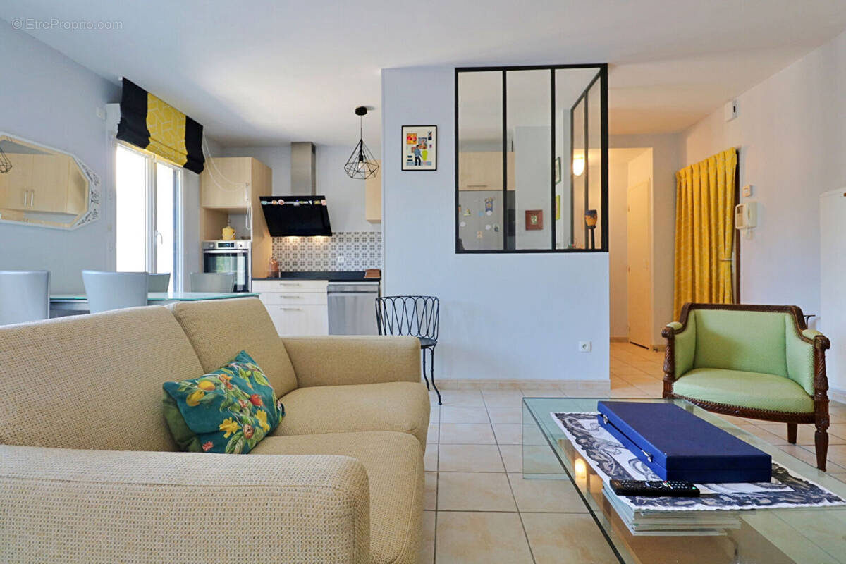 Appartement à AVRILLE