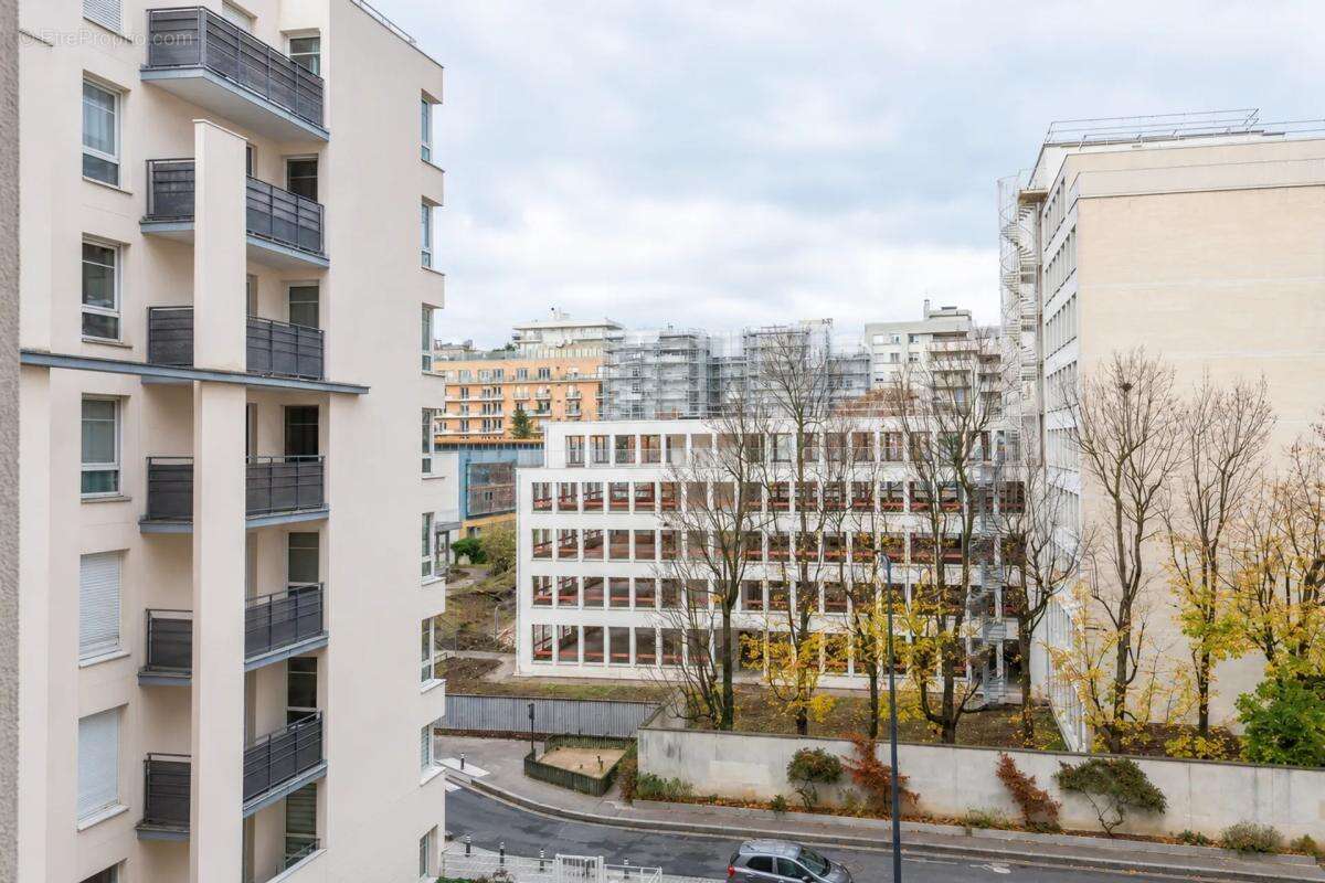 Appartement à COURBEVOIE