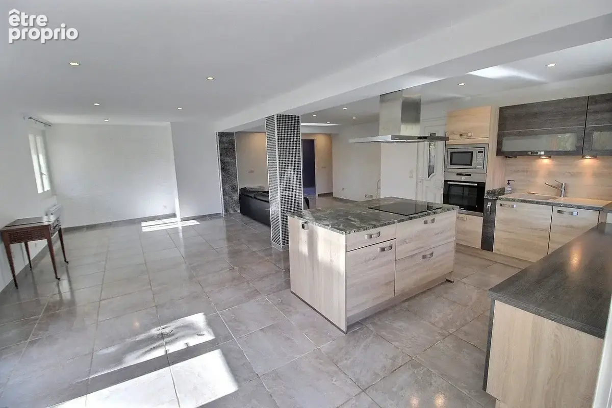 À vendre  ideal investisseur locatif villa 3 faces de 270 m² sur terrain de 390 m² - photo 4