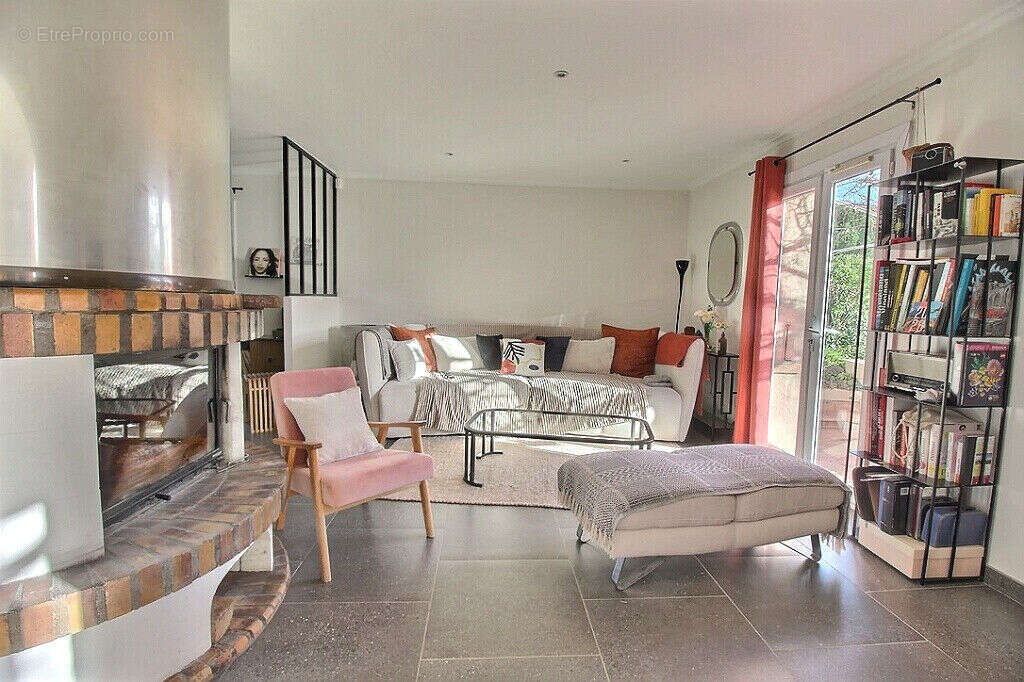 Maison à ROQUEBRUNE-SUR-ARGENS