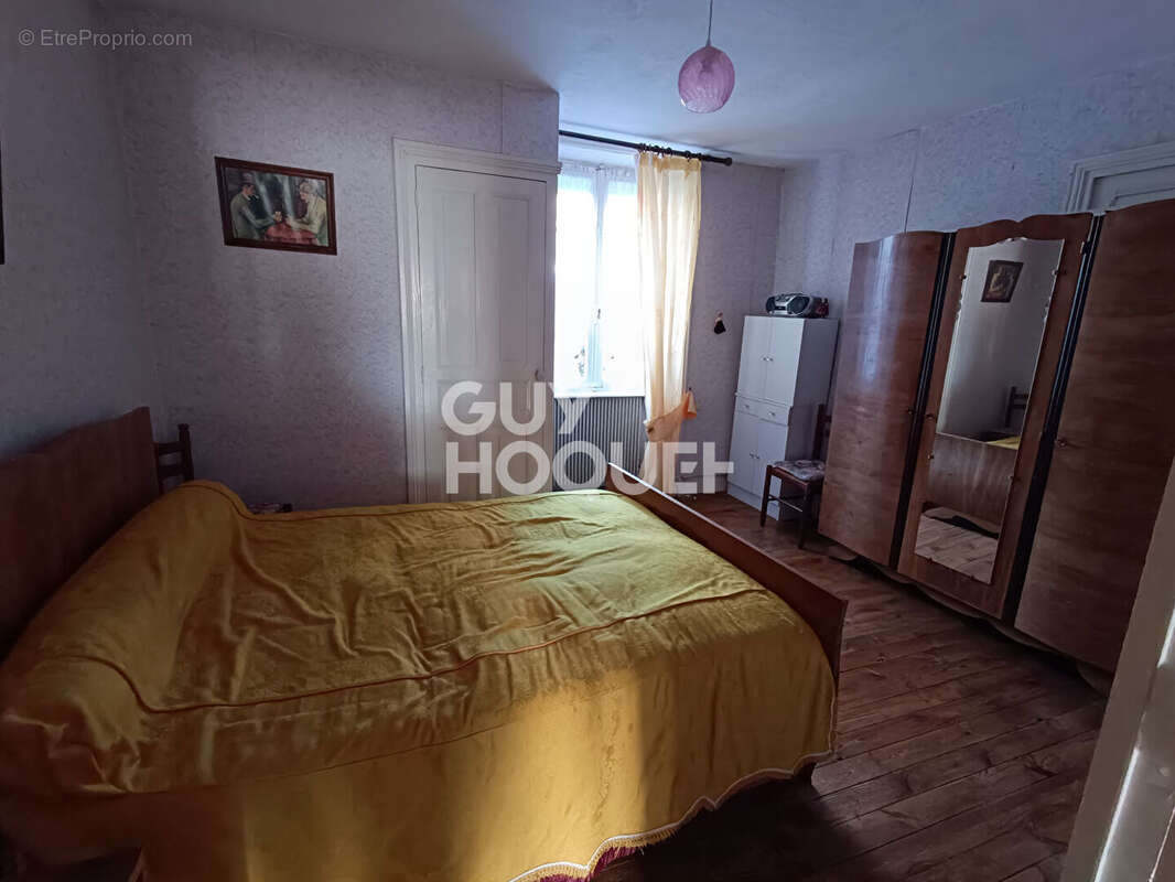 Appartement à NOIRETABLE