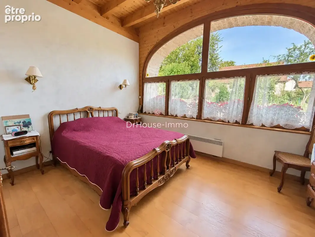 Maison 8 pièces 210 m² à vendre à L'isle-Sur-Le-Doubs (25250) - photo 9