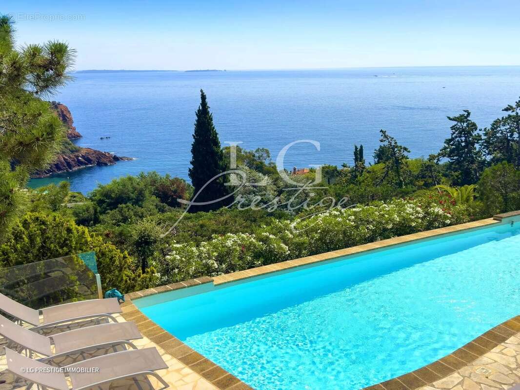 Élégante villa avec vue sur la mer à Théoule-sur-Mer - photo 2