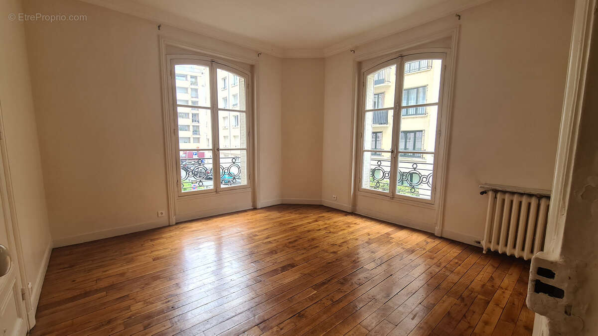 Appartement à PARIS-16E