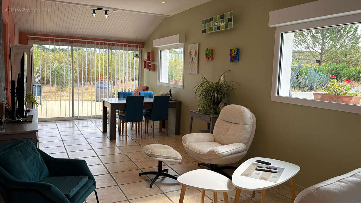 Maison de plain-pied avec piscine sur 3,65 hectares de terrain clos et arboré - photo 7
