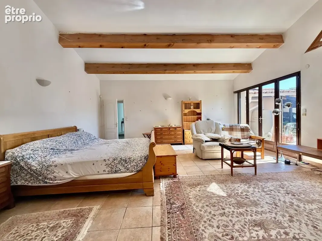 Maison de plain-pied avec 4 chambres, piscine et garage - photo 6