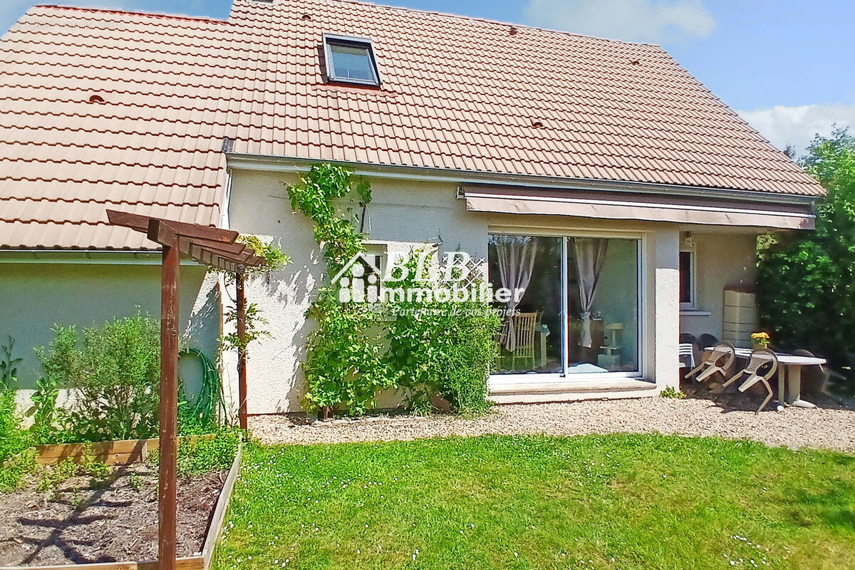 Maison à LE PERRAY-EN-YVELINES