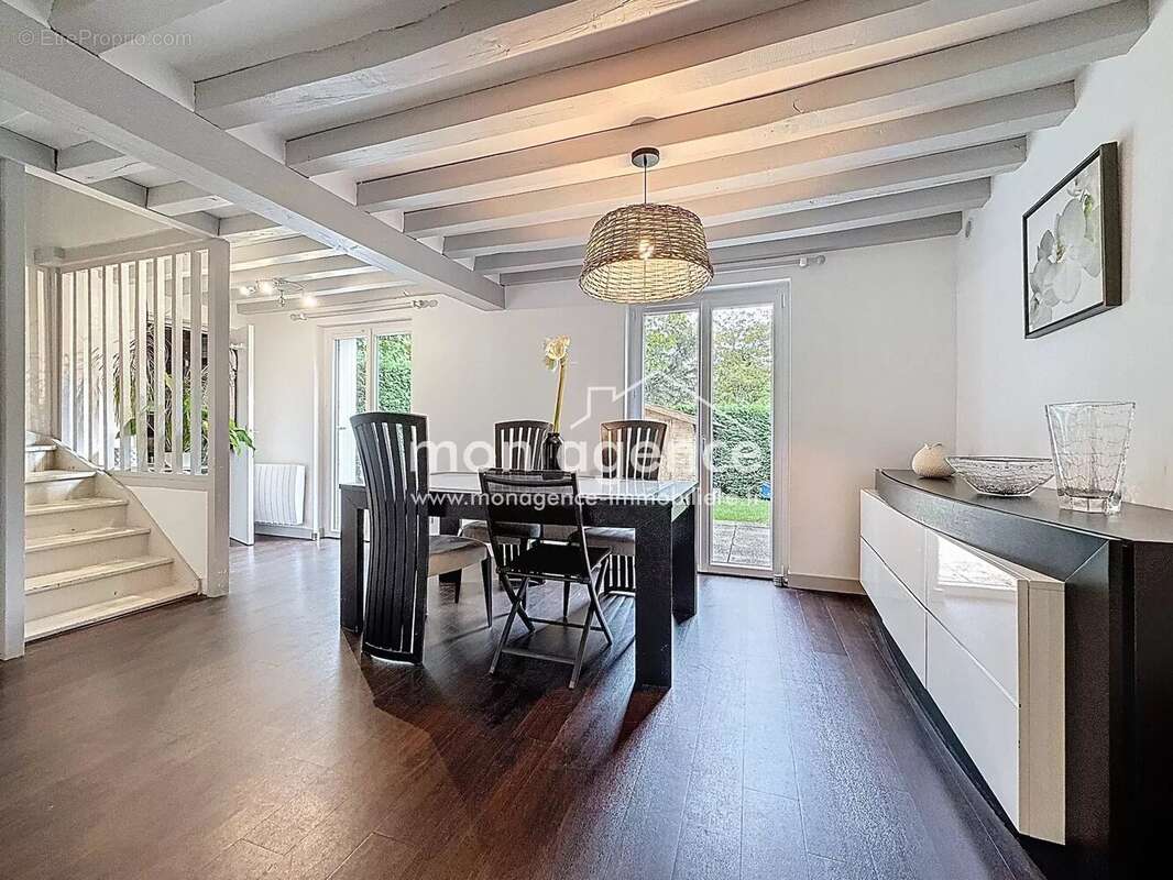 Maison à FRANQUEVILLE-SAINT-PIERRE