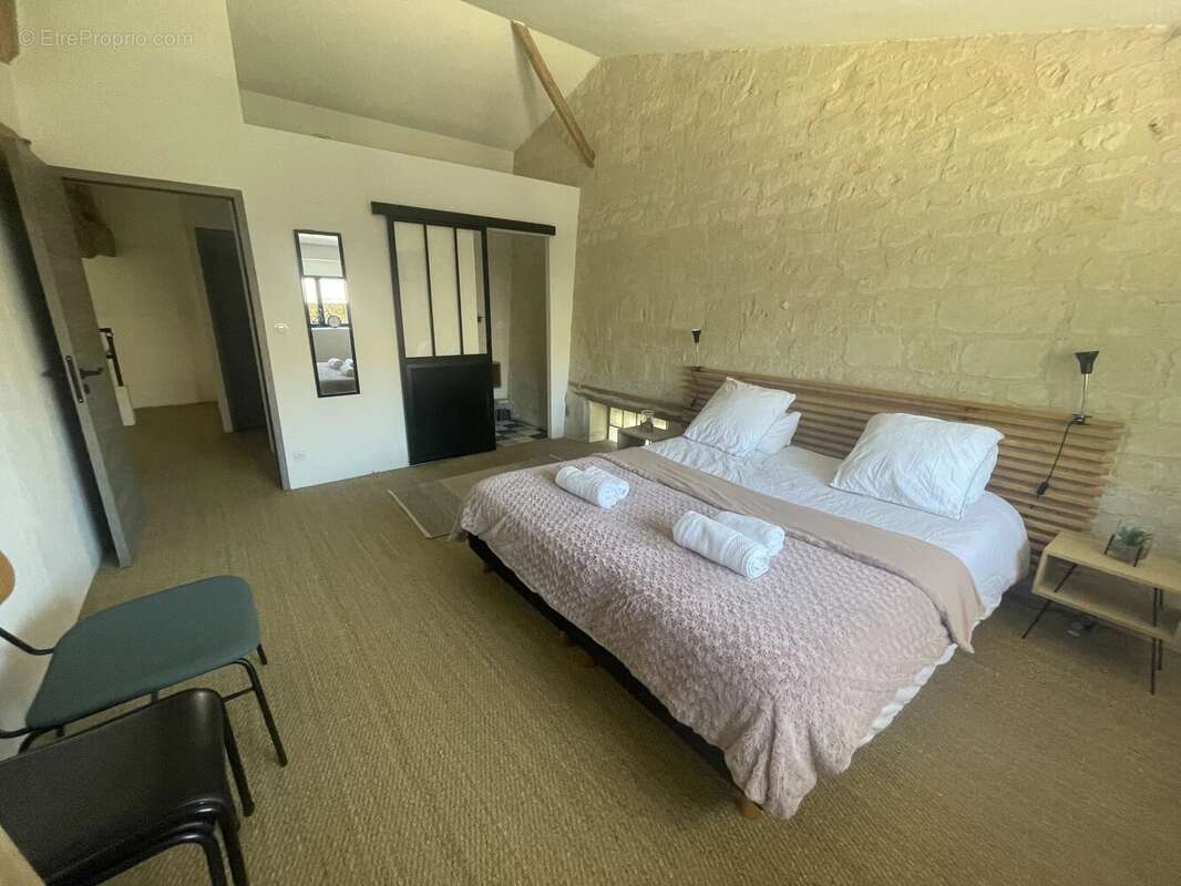 À découvrir – Maison en pierre rénovée à Ranton - photo 8