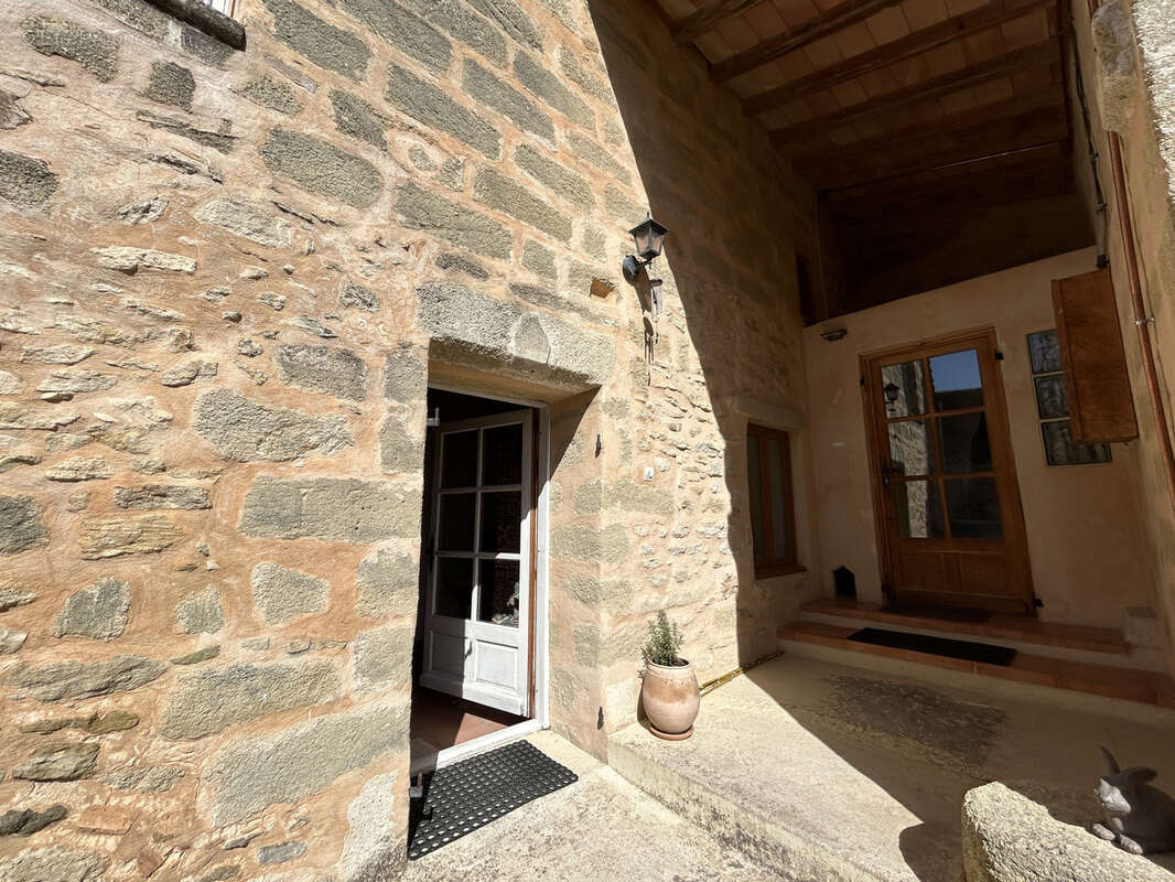 Maison à SAINT-QUENTIN-LA-POTERIE