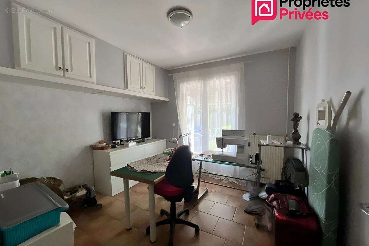 A 15 min d'Uzès et Nîmes, Maison familiale de plain-pied 6 pièce(s) 4 chambres 113.16 m2 - photo 8