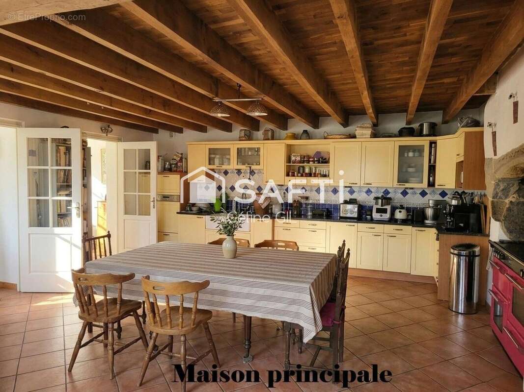 Maison 395 m² à Lantillac  - photo 3