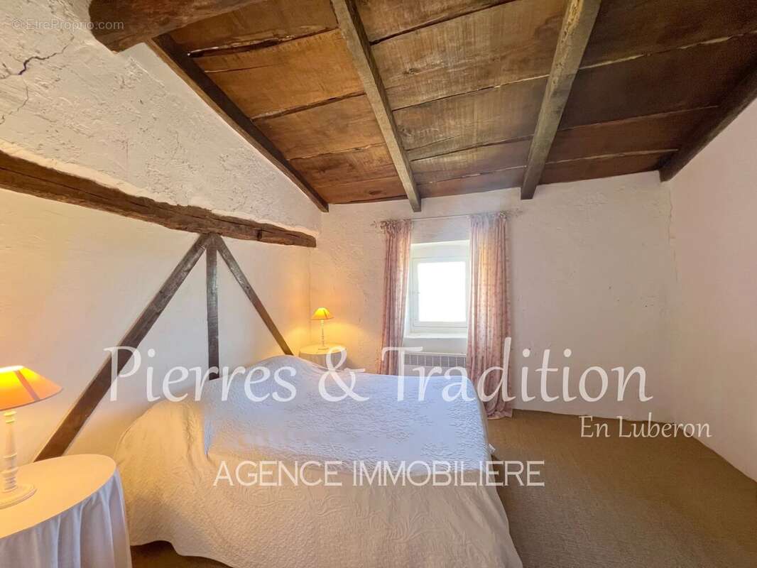 Simiane, authentique maison de village avec vue panoramique et grande cour - photo 12