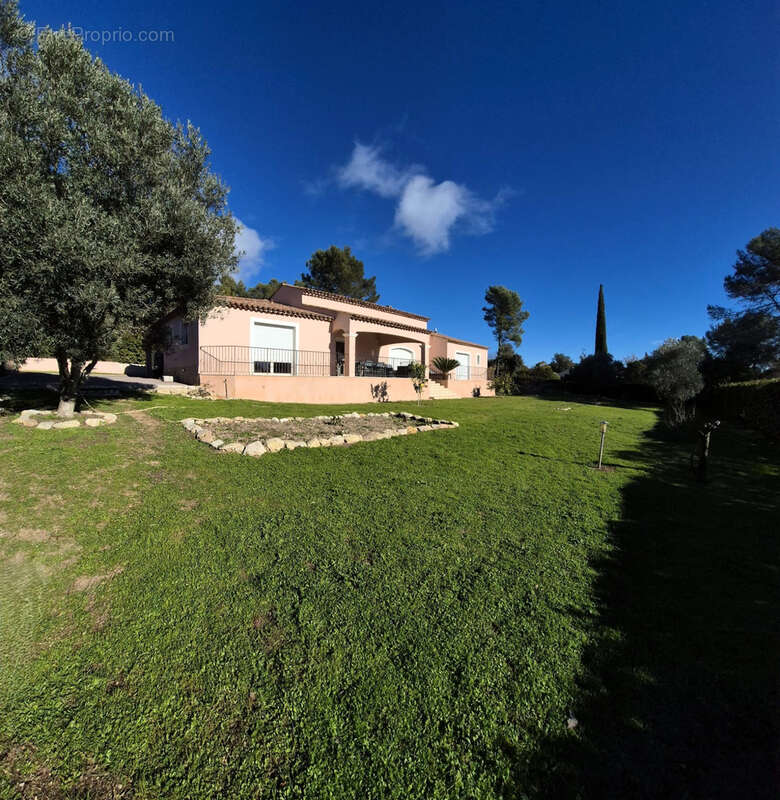 Maison à BAGNOLS-EN-FORET