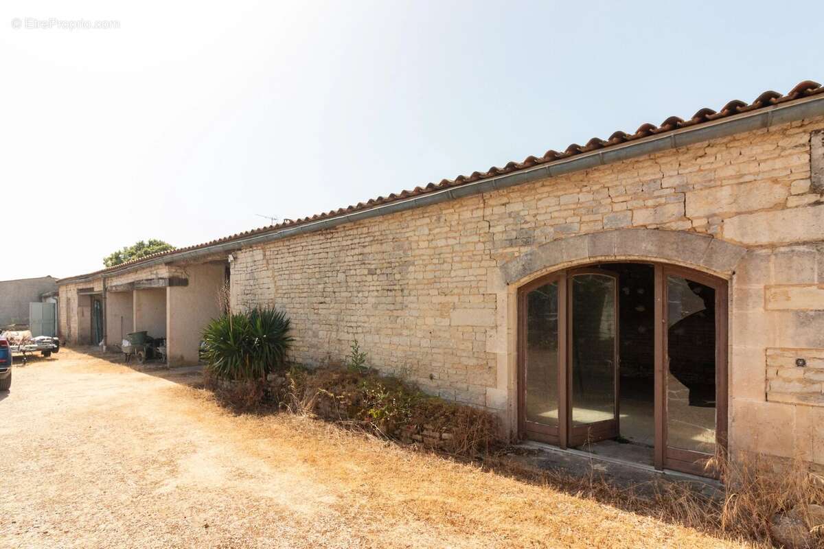 Maison en pierre spacieuse avec piscine - photo 16