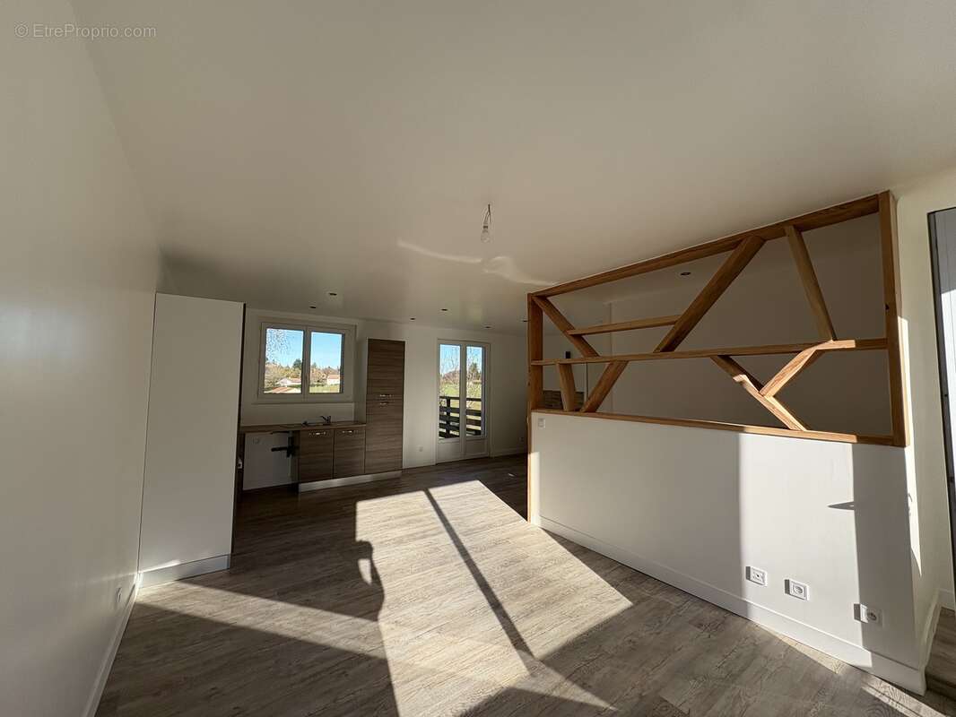 Maison à SAINT-LEONARD-DE-NOBLAT