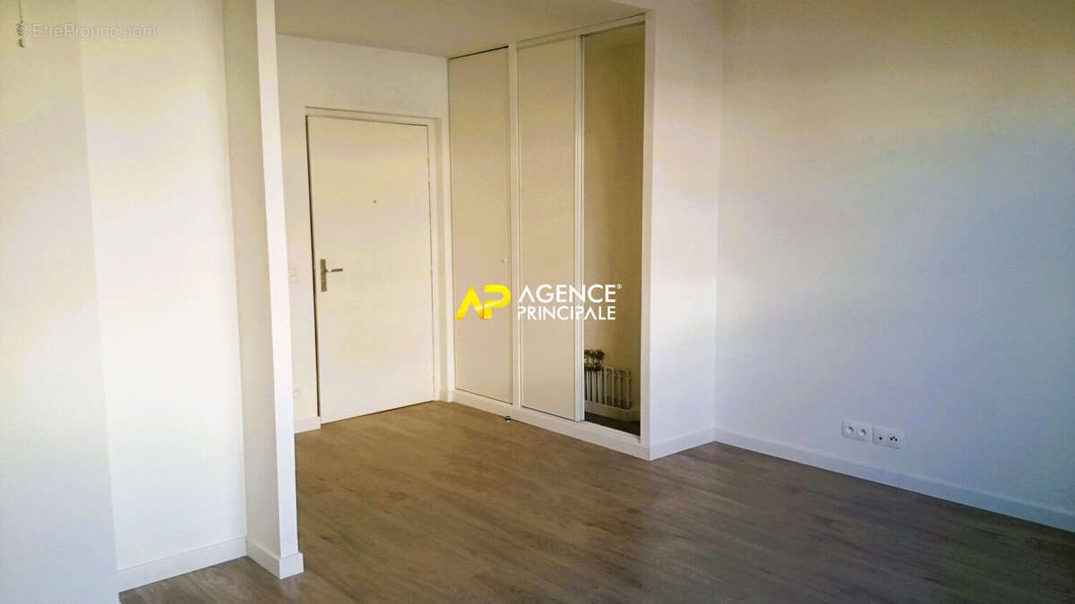 Appartement à SARTROUVILLE