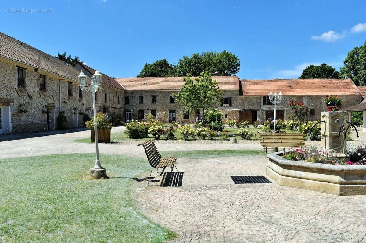 Maison à COULOMMIERS