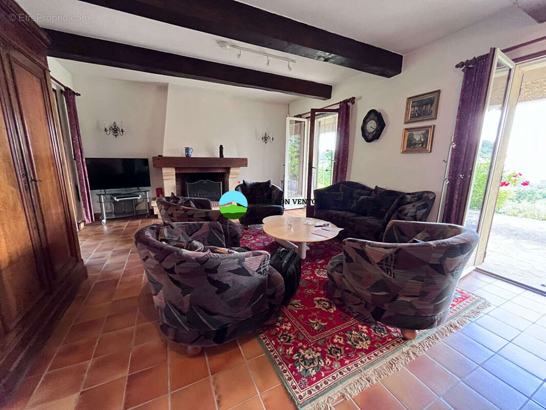 Maison à LA ROQUE-SUR-PERNES