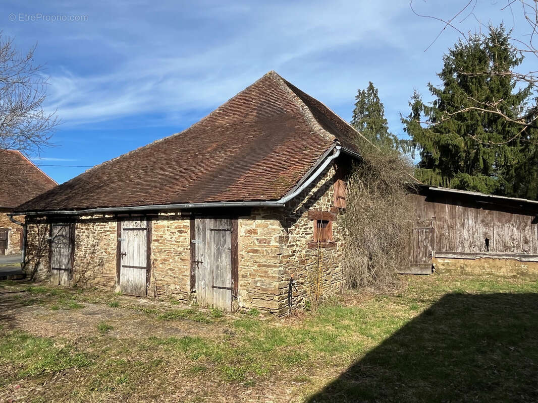 Maison à COUSSAC-BONNEVAL