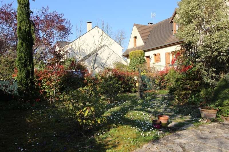 Maison à SAINTE-GENEVIEVE-DES-BOIS