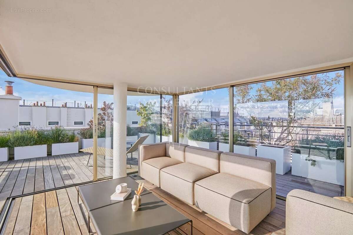 Appartement à PARIS-8E