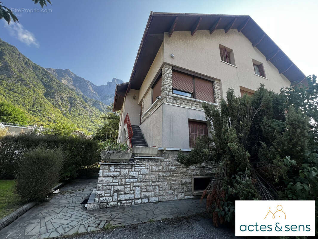 Appartement à SAINT-JULIEN-MONT-DENIS