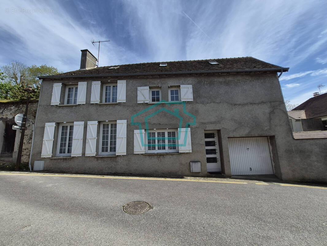 Maison à HOUDAN