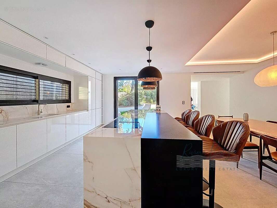 Villa contemporaine neuve avec piscine miroir - vue mer - photo 5