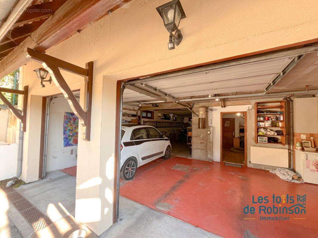 Maison à VERRIERES-LE-BUISSON