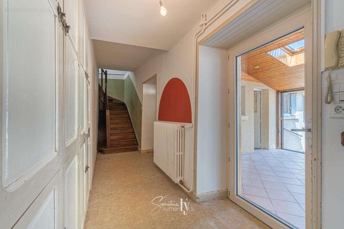 Maison 182 m² à Saint-Crepin-Et-Carlucet  - photo 2