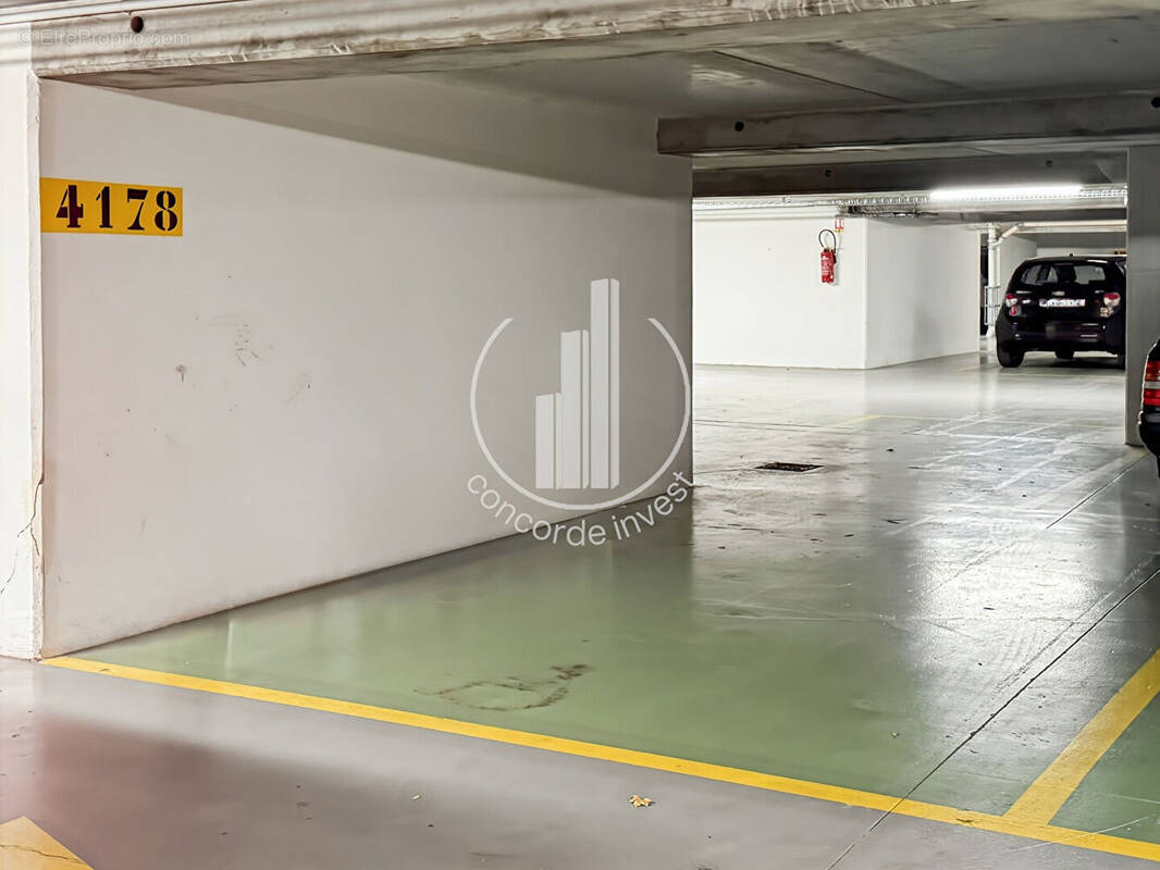 Parking à COURBEVOIE