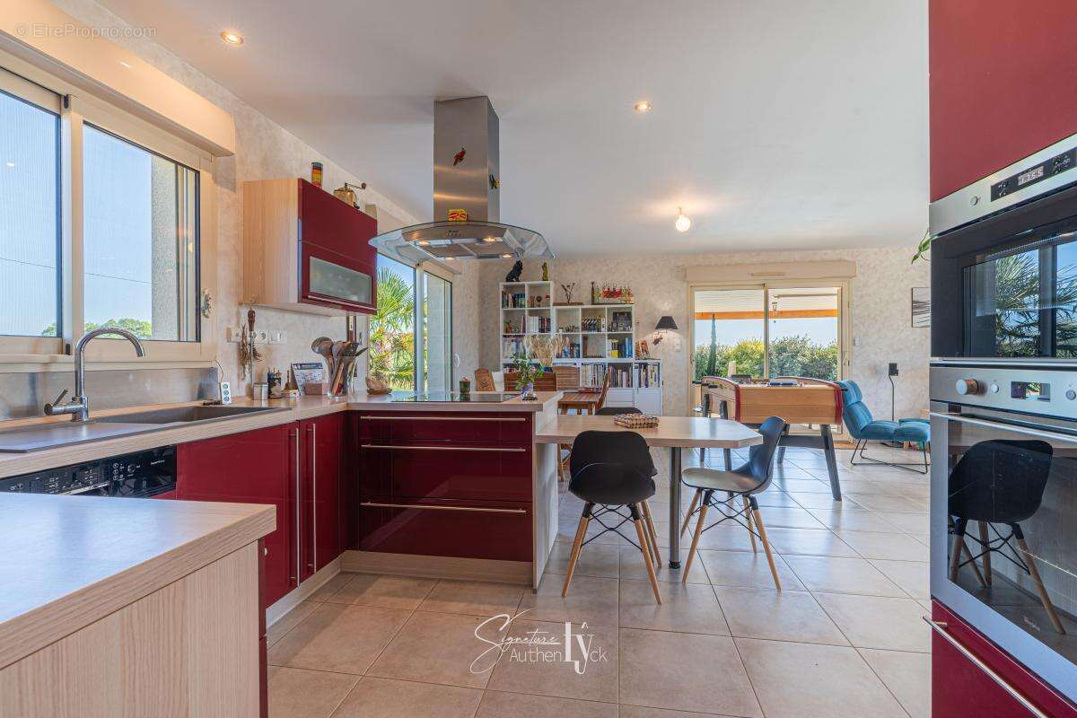 Maison 110 m² à Saint-Paul  - photo 7