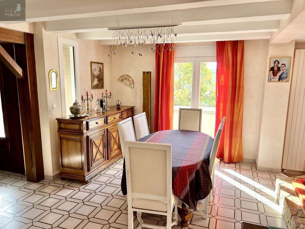 Maison à ONET-LE-CHATEAU