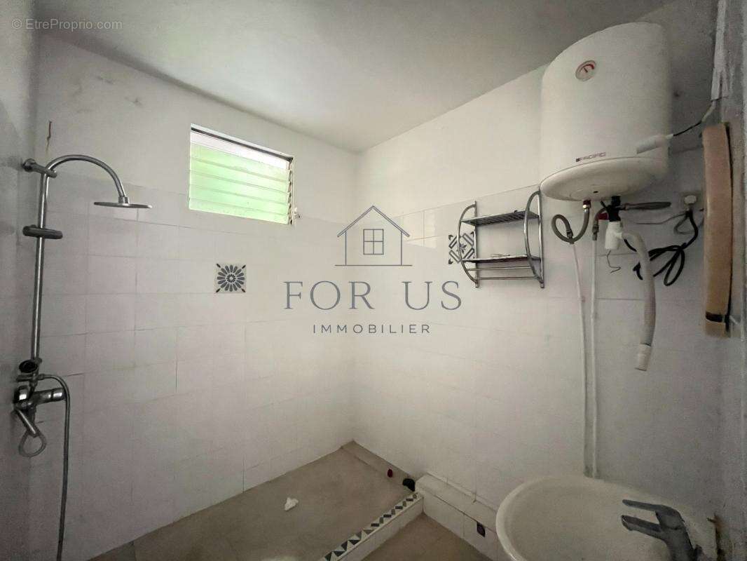 Maison à LES ABYMES