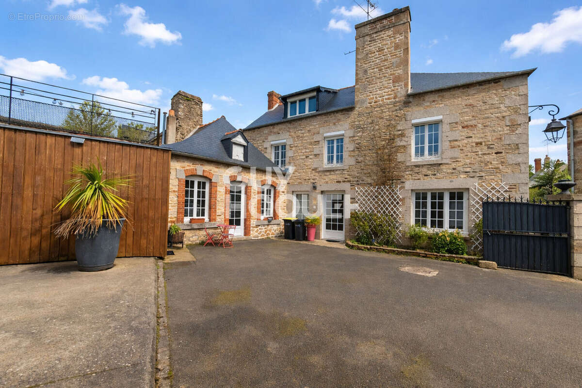 Maison à ANTRAIN