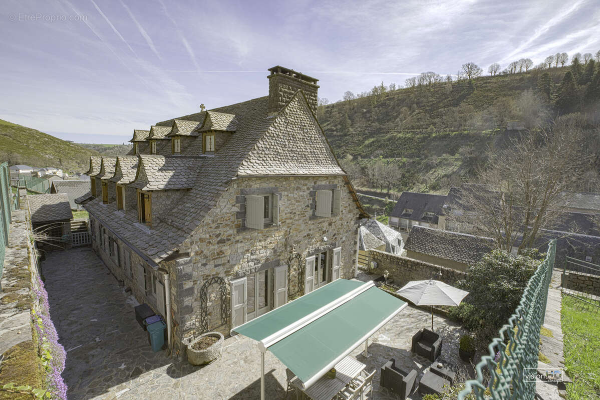 Maison à CHAUDES-AIGUES