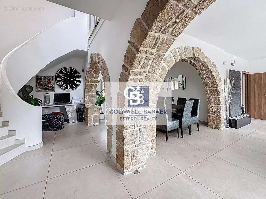 Maison à SAINT-RAPHAEL