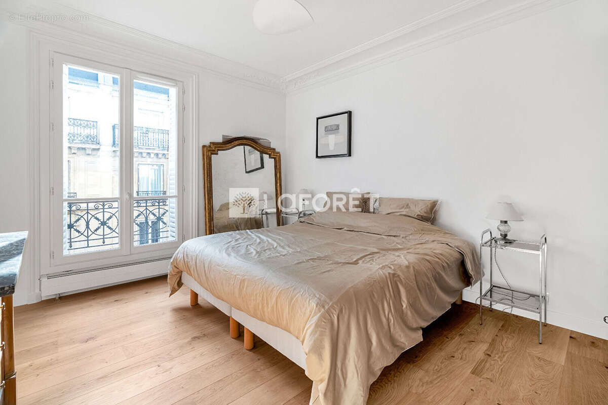 Appartement à PARIS-17E