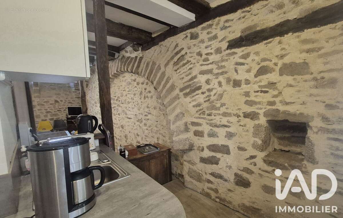 Maison 200 m² à Saint-Leonard-De-Noblat  - photo 2