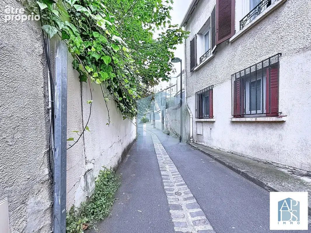 Rue piétonne au calme mais proche métro 7