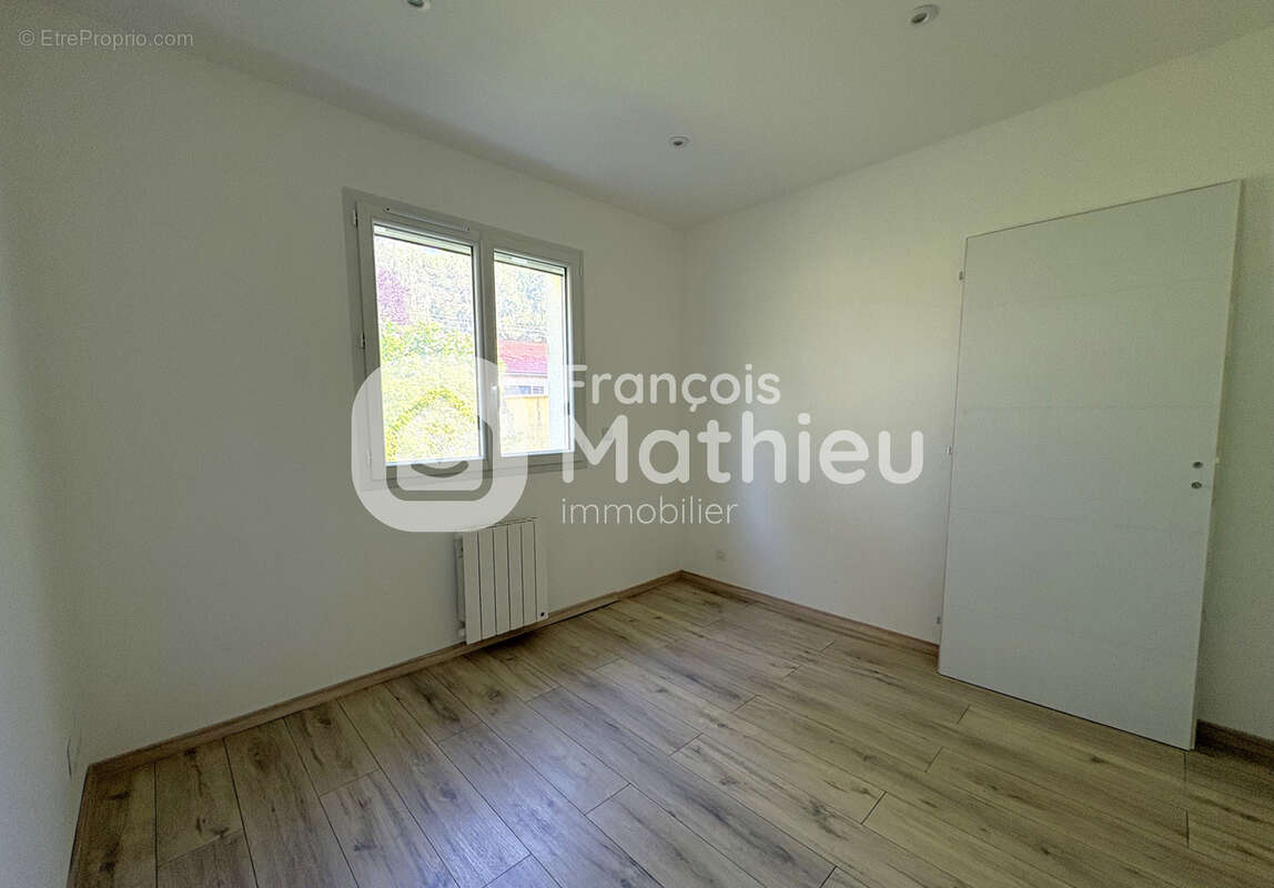 Saint-André-le-Bouchoux - Maison neuve de plain-pied sur 503 m2 de terrain - photo 8