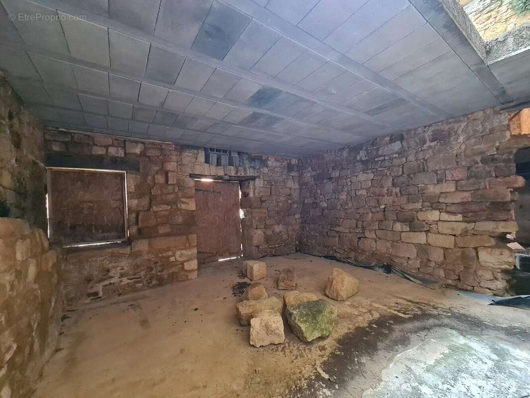 Charmante Maison de Village en Pierre avec un Potentiel Exceptionnel - photo 3