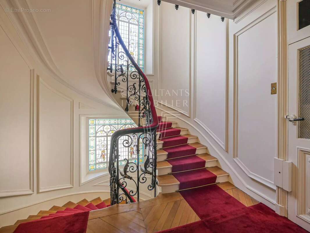 Appartement à PARIS-16E