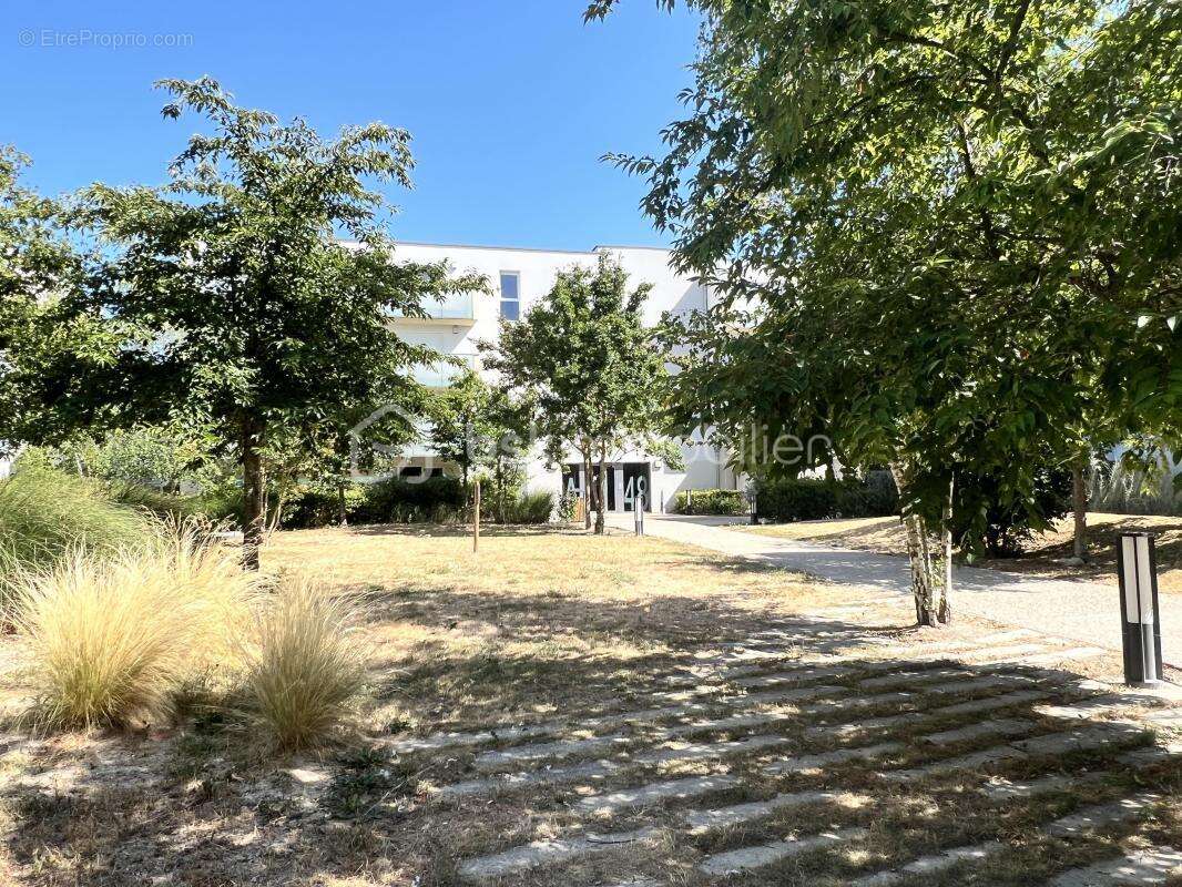 Appartement à BEZANNES