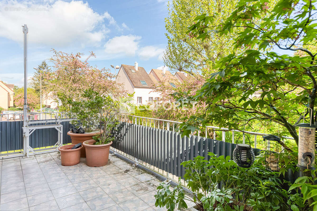 Appartement à EMERAINVILLE