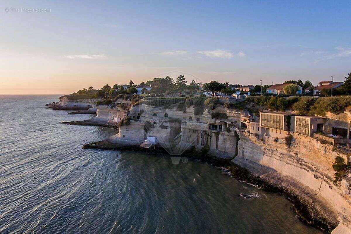 Terrain à MESCHERS-SUR-GIRONDE